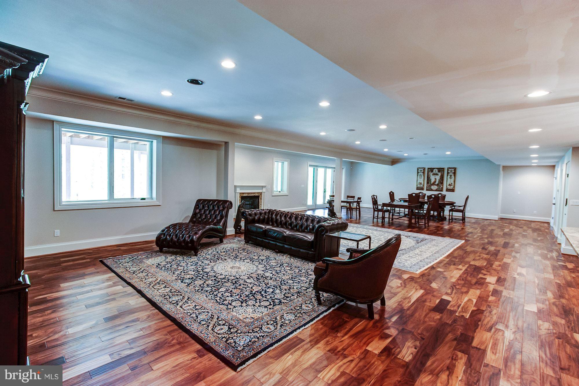 PEACOCK STATION - Residential