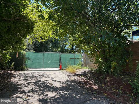 5623 ANNAPOLIS ROAD BLADENSBURG MD 20710