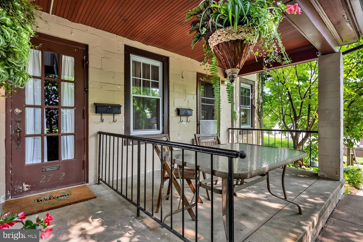 27 JOHNS PLACE