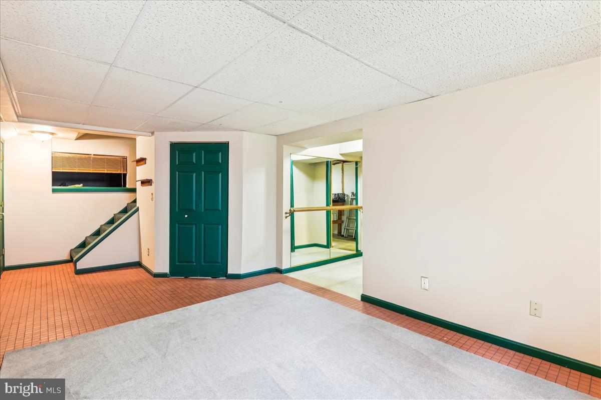 BAY HILLS - Residential