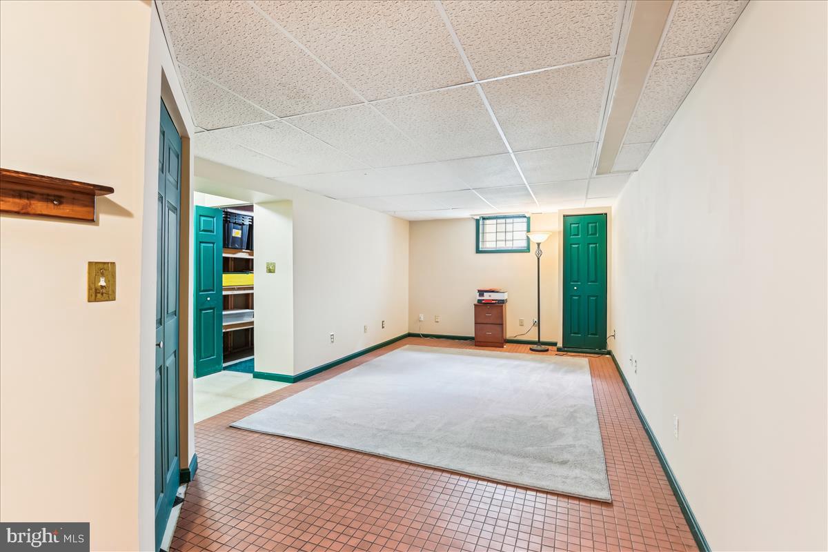 BAY HILLS - Residential