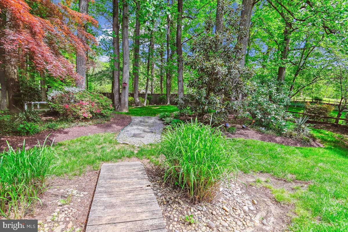 BAY HILLS - Residential