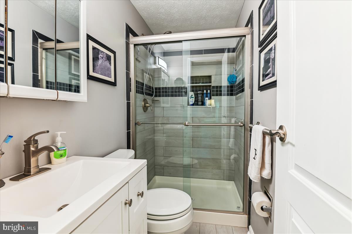 BAY HILLS - Residential