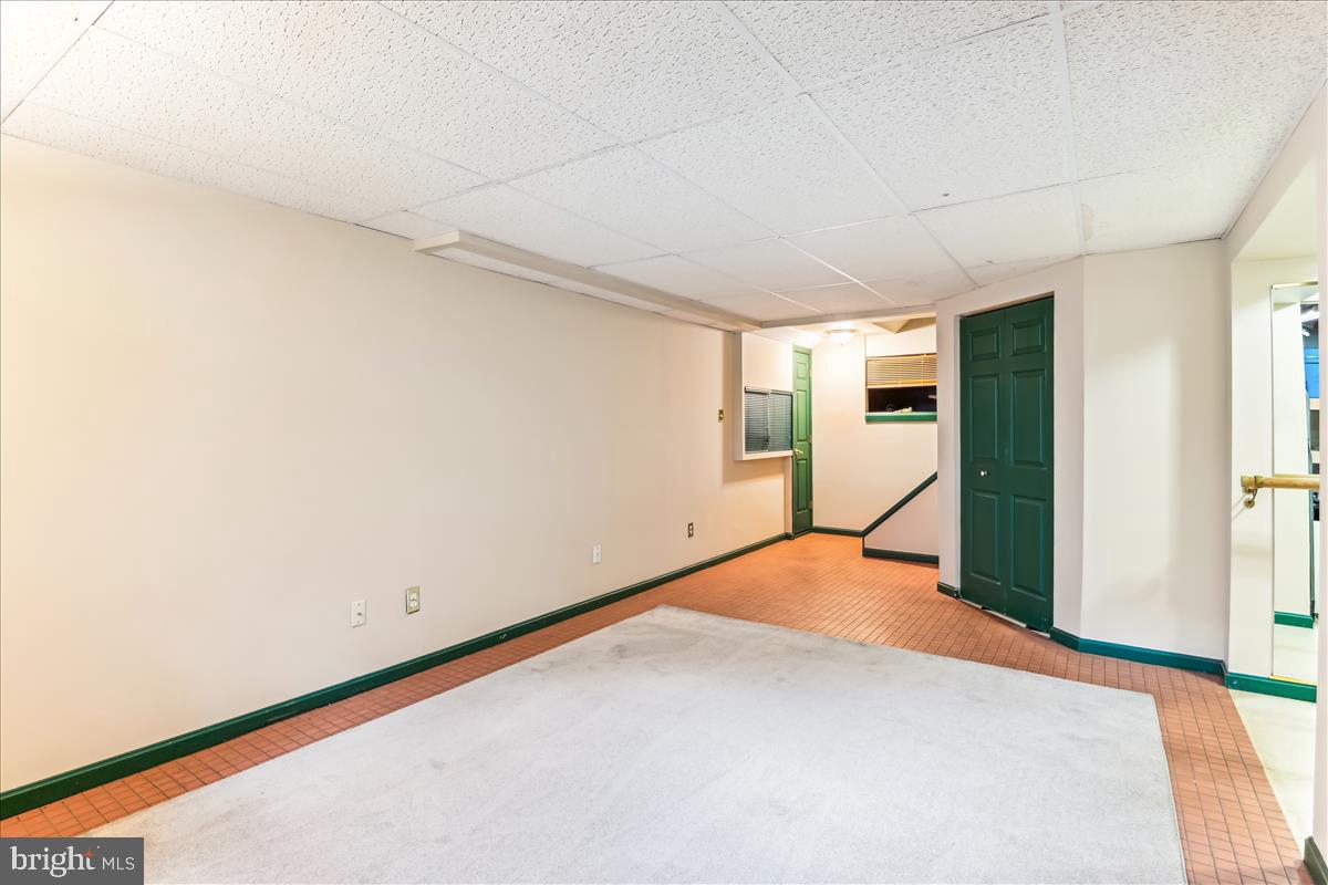 BAY HILLS - Residential