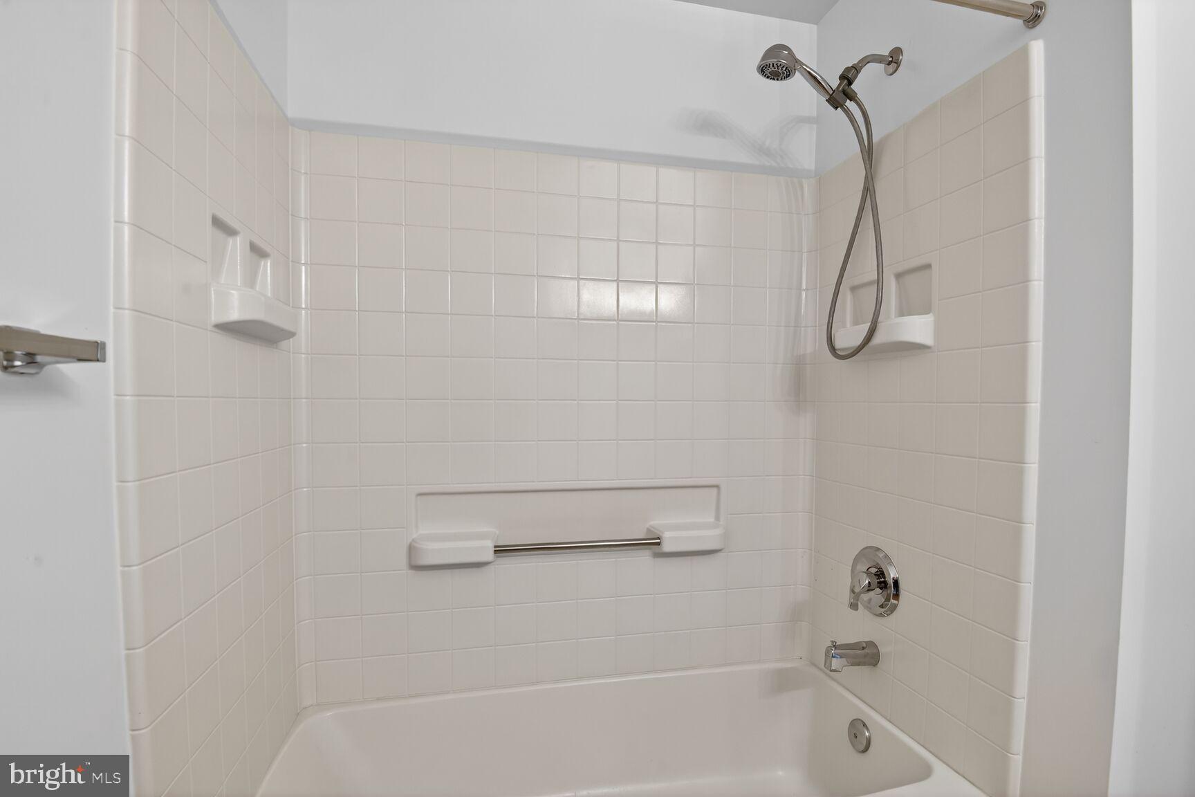 MAGNOLIAS AT LANSDOWNE WOODS - Residential