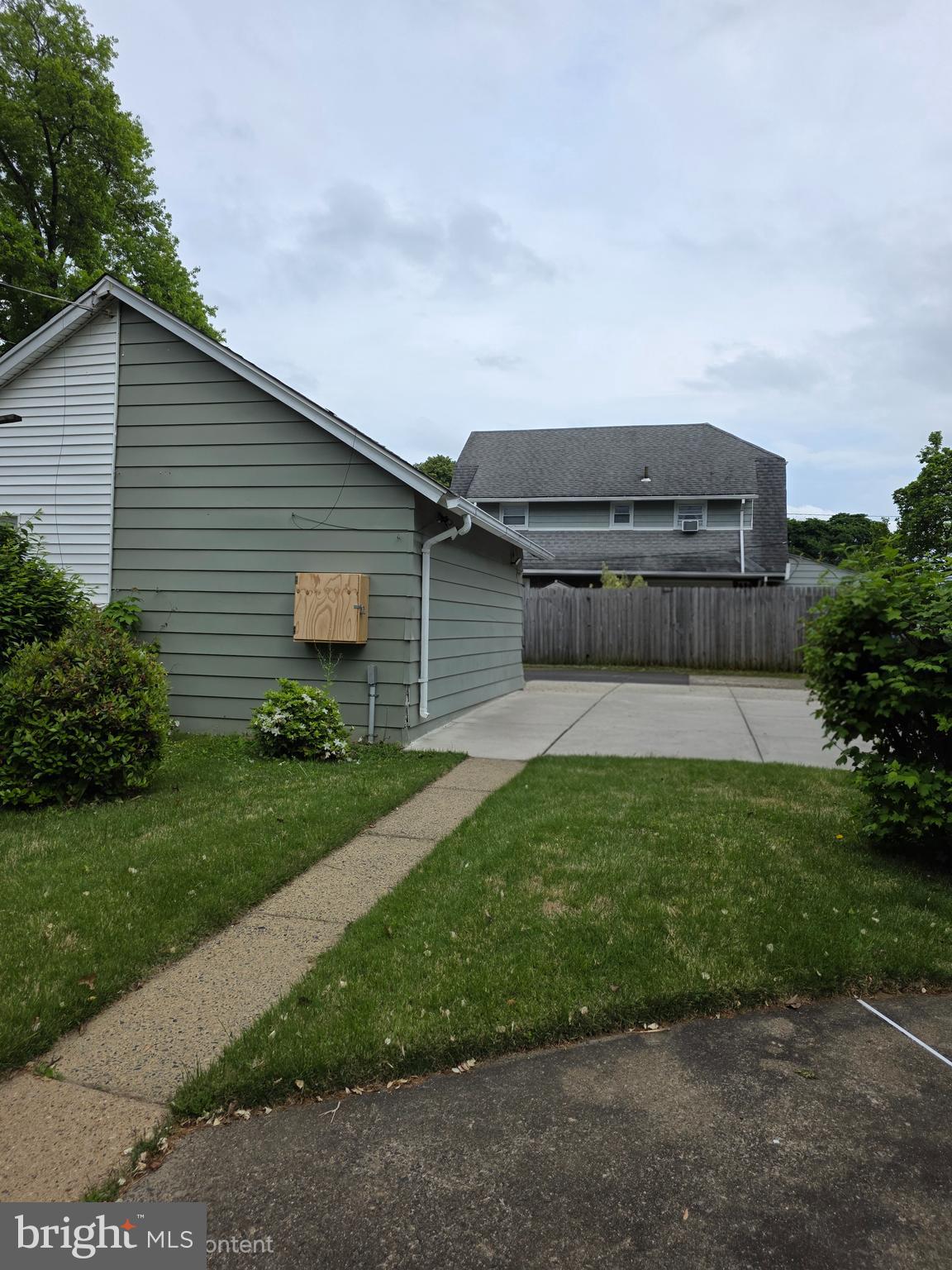803 ASHBOURNE ROAD