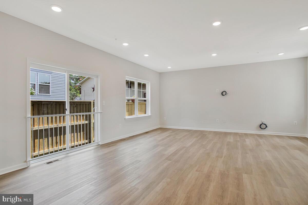 SELBY ON THE BAY - Residential