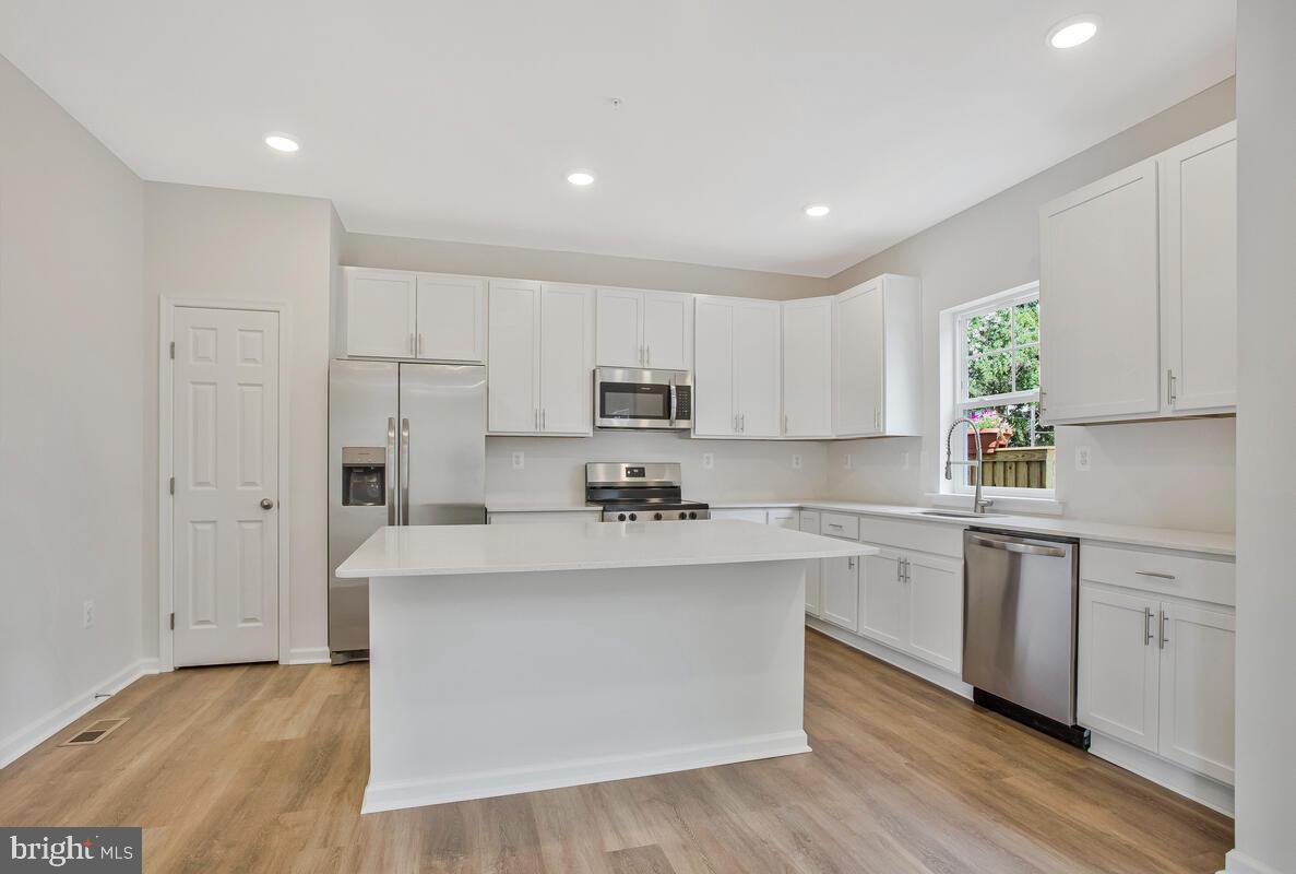 SELBY ON THE BAY - Residential