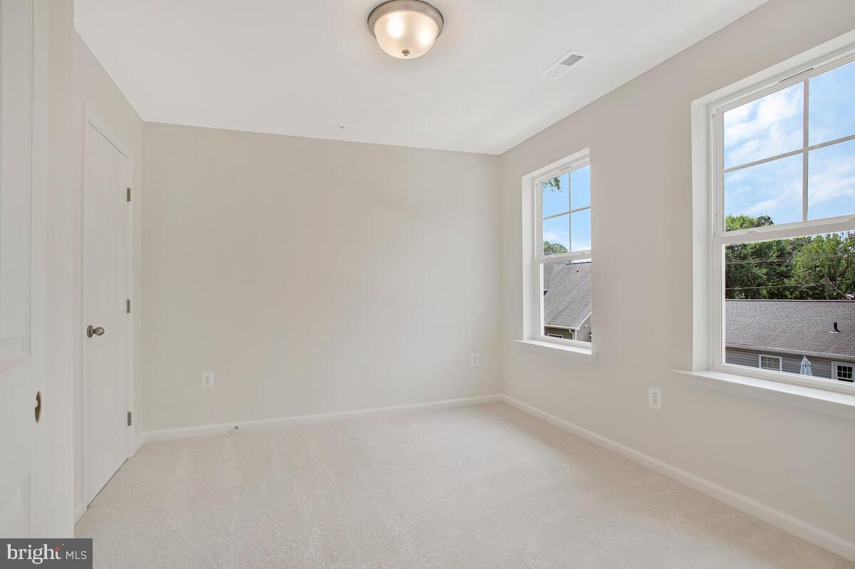 SELBY ON THE BAY - Residential