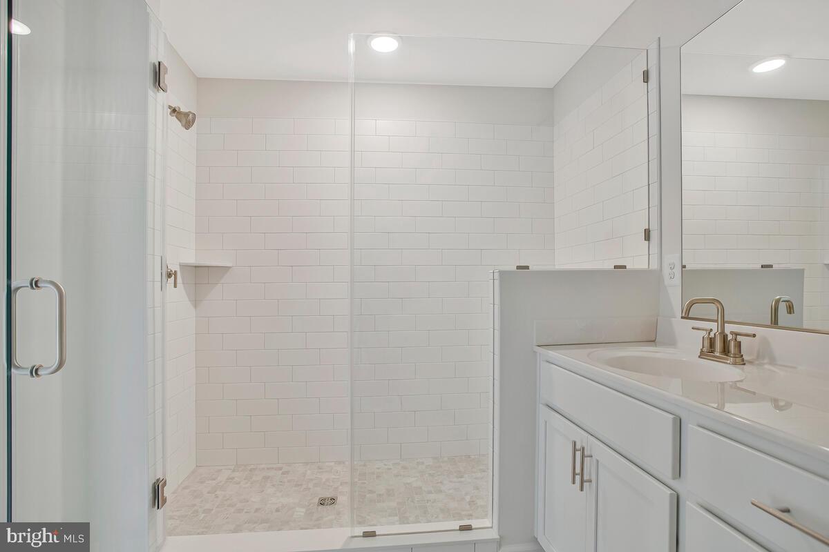 SELBY ON THE BAY - Residential