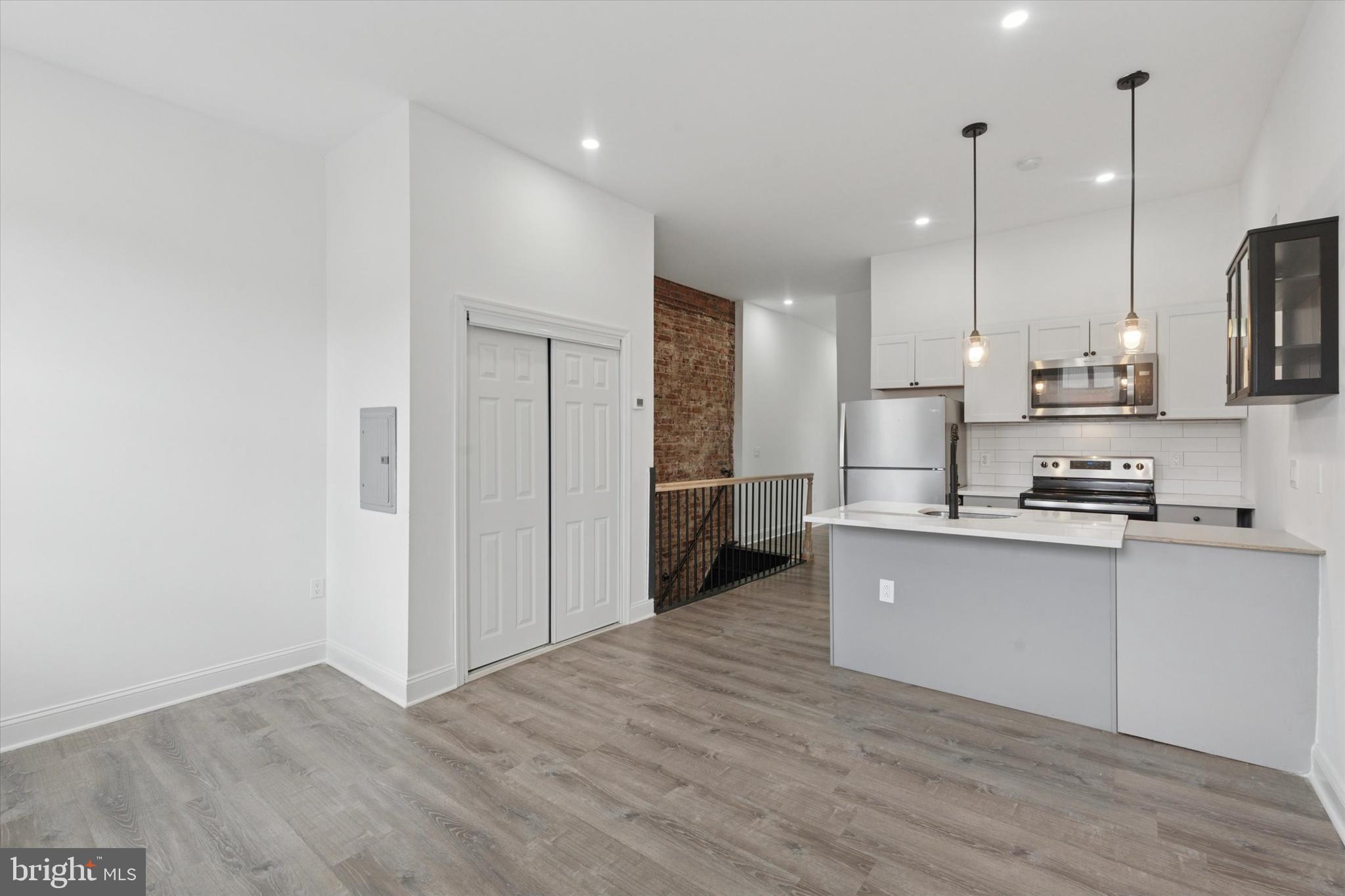Say hello to this lovely renovated 2-bedroom, 2-bathroom apartment located on the second floor of a sunny corner home in the heart of Point Breeze. This bright and airy unit has been thoughtfully updated, featuring a spacious open layout with natural light pouring in through abundant windows. Also extremely affordable with one flat fee of $100/month that INCLUDES WATER, ELECTRIC, AND INTERNET!
Enjoy modern finishes throughout, including a sleek kitchen, two full bathrooms, and the convenience of in-unit laundry. Both bedrooms offer great space and privacy—perfect for roommates, guests, or a home office setup.
Situated on a charming block just steps from neighborhood cafes, parks, and public transit, this apartment is the perfect blend of comfort and convenience.