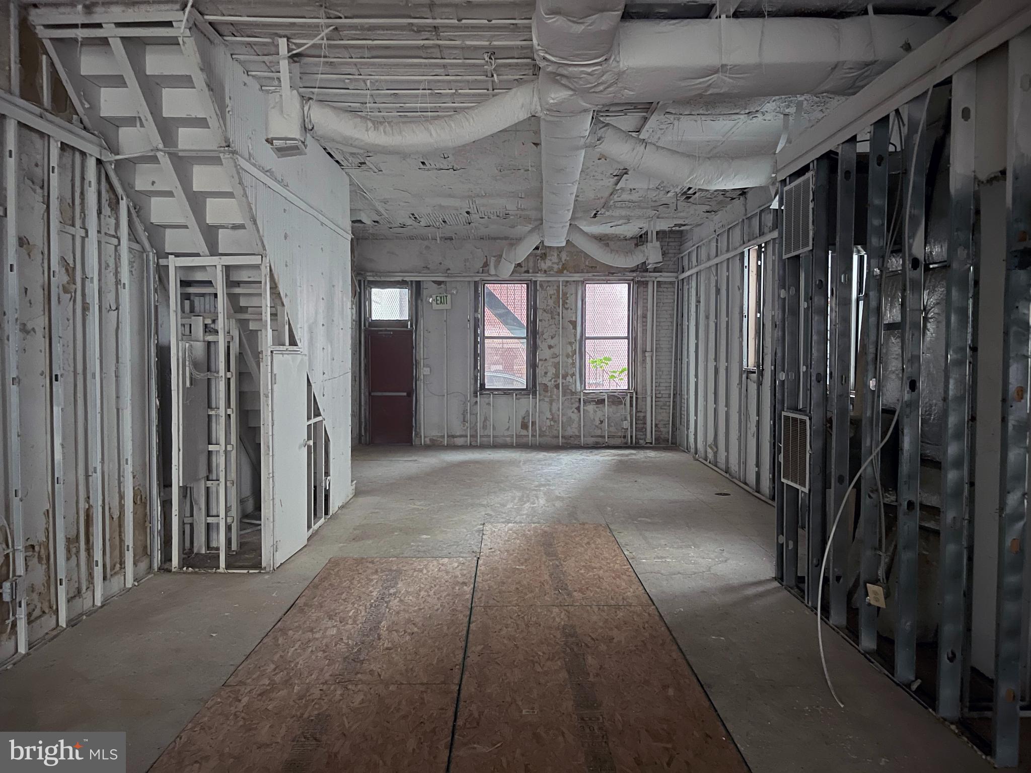 DOWNTOWN - Commercial Sale