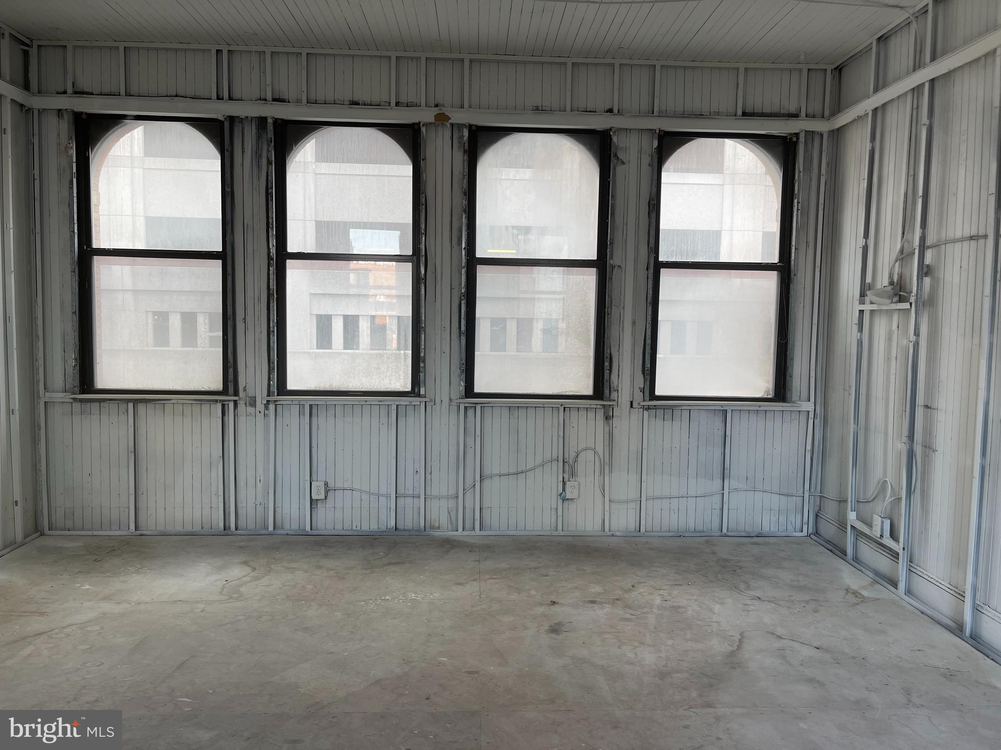 DOWNTOWN - Commercial Sale