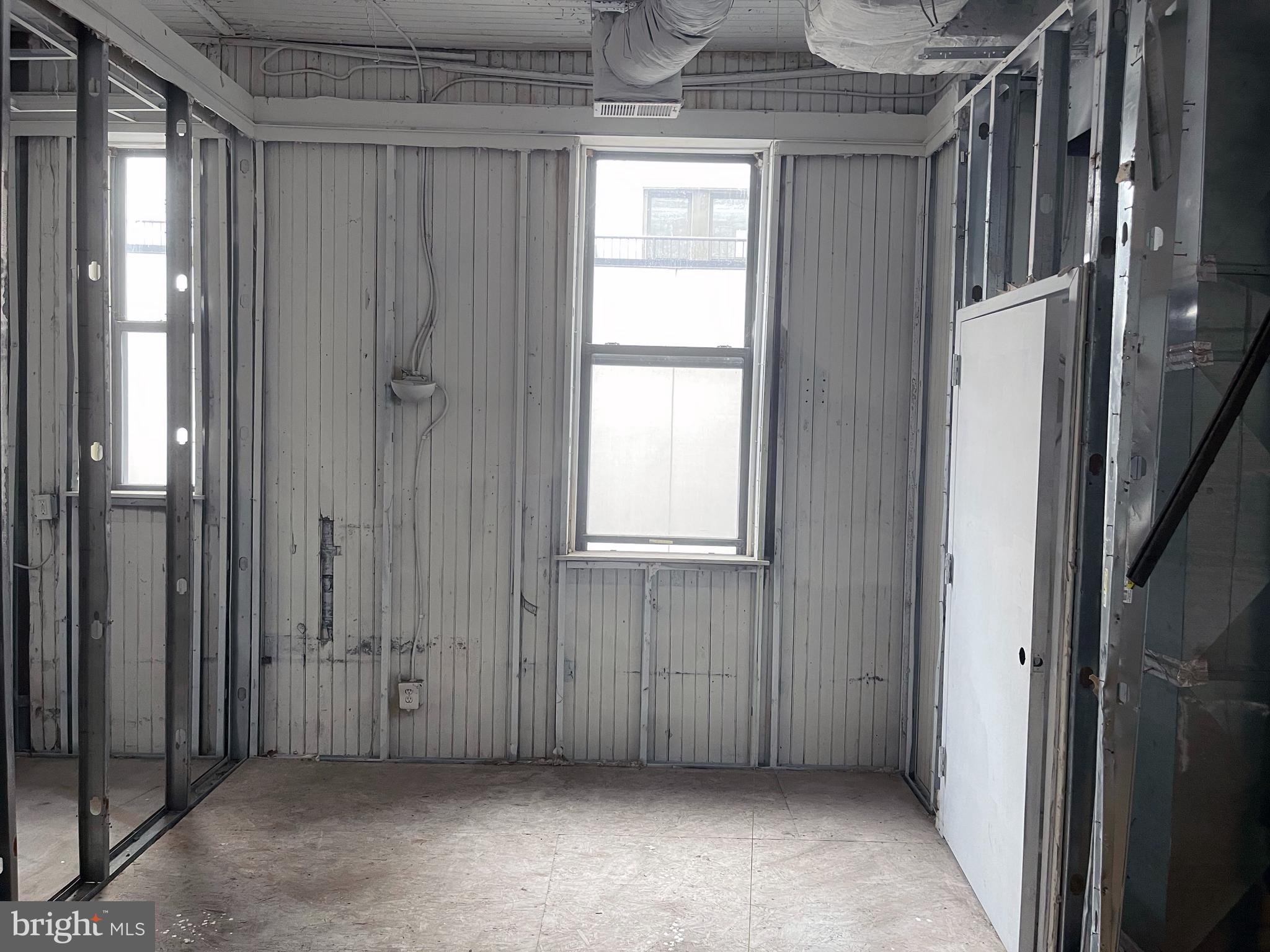 DOWNTOWN - Commercial Sale