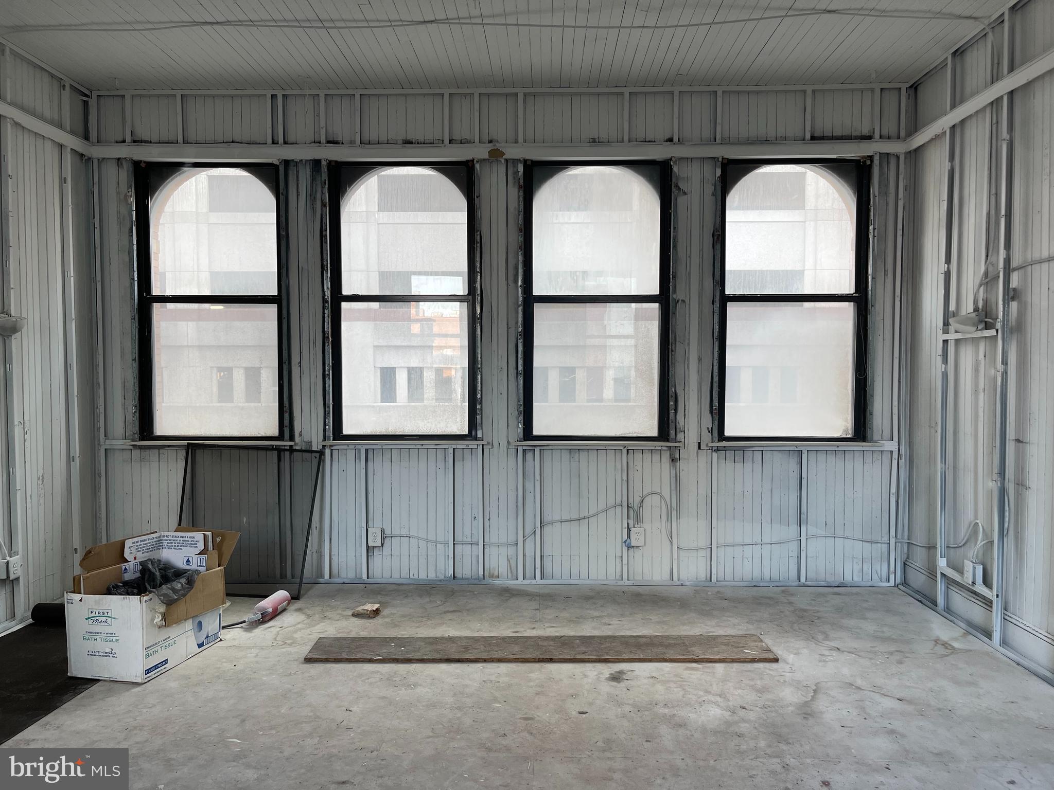 DOWNTOWN - Commercial Sale