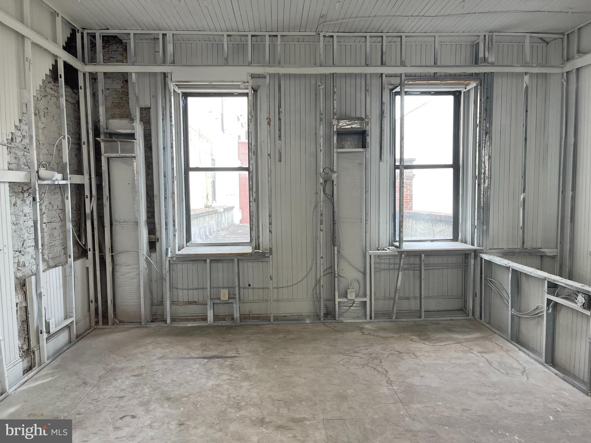 DOWNTOWN - Commercial Sale