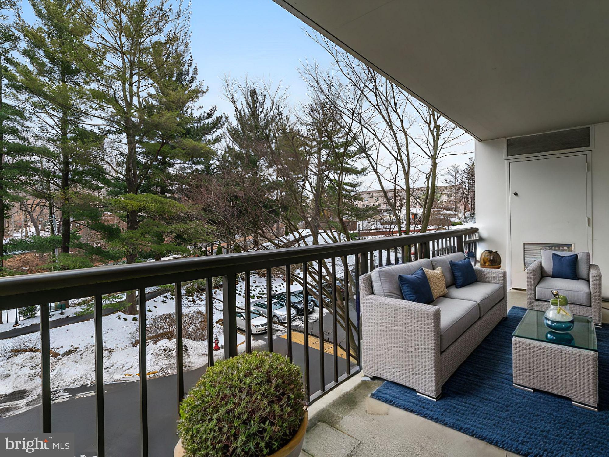 LAKESIDE PLAZA - Residential