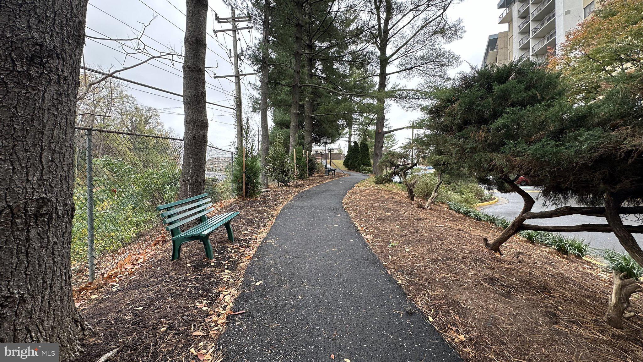 LAKESIDE PLAZA - Residential