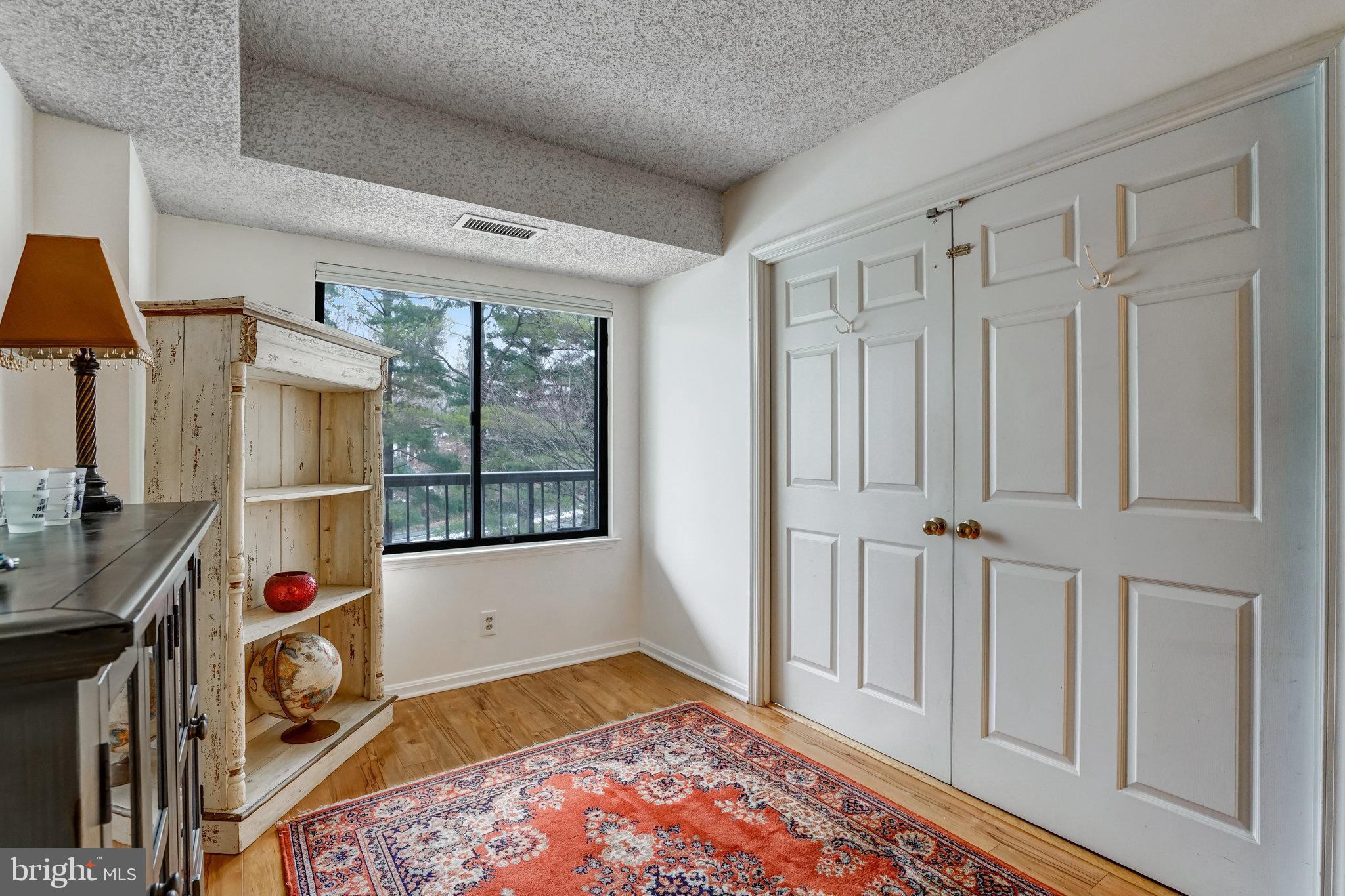 LAKESIDE PLAZA - Residential