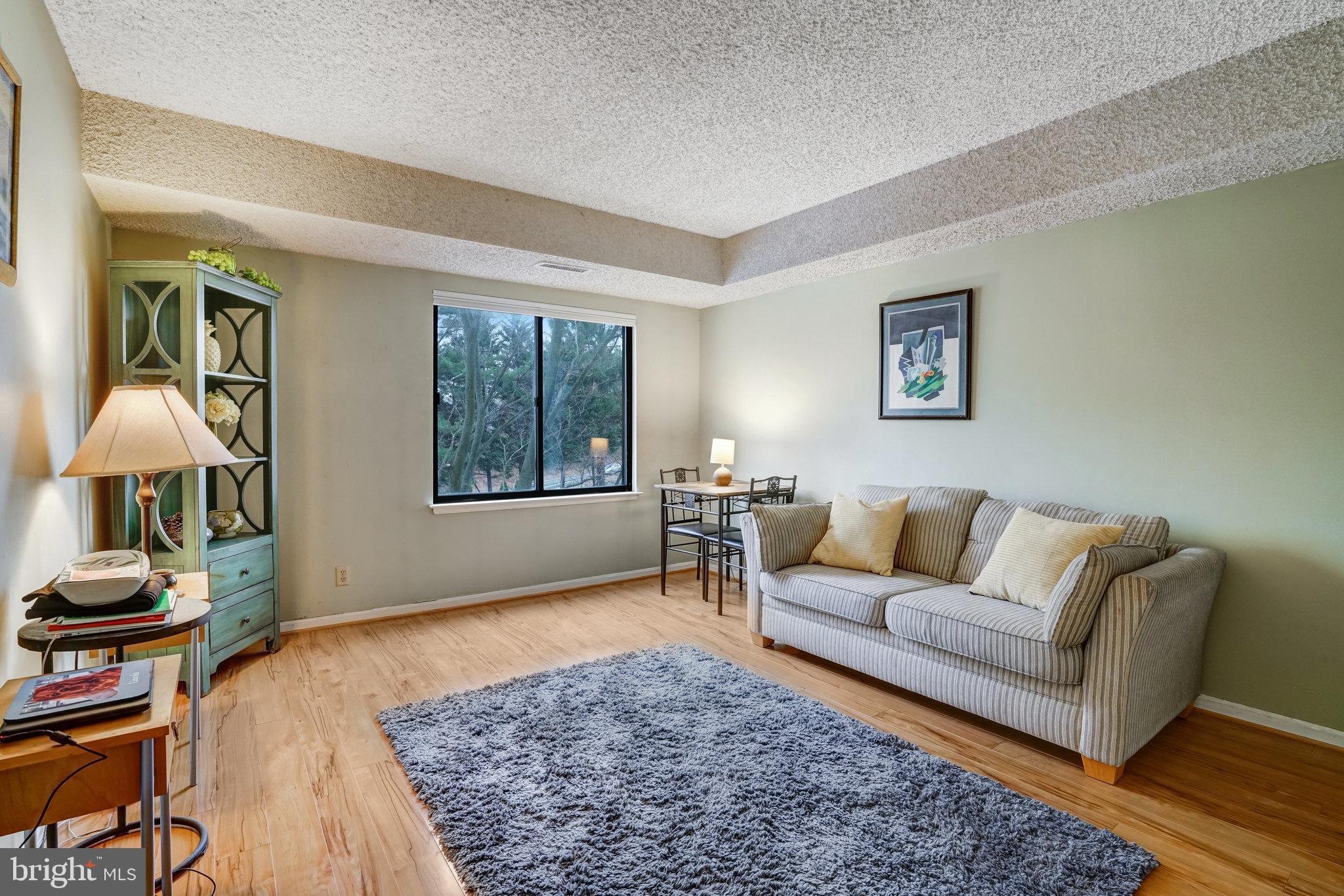 LAKESIDE PLAZA - Residential