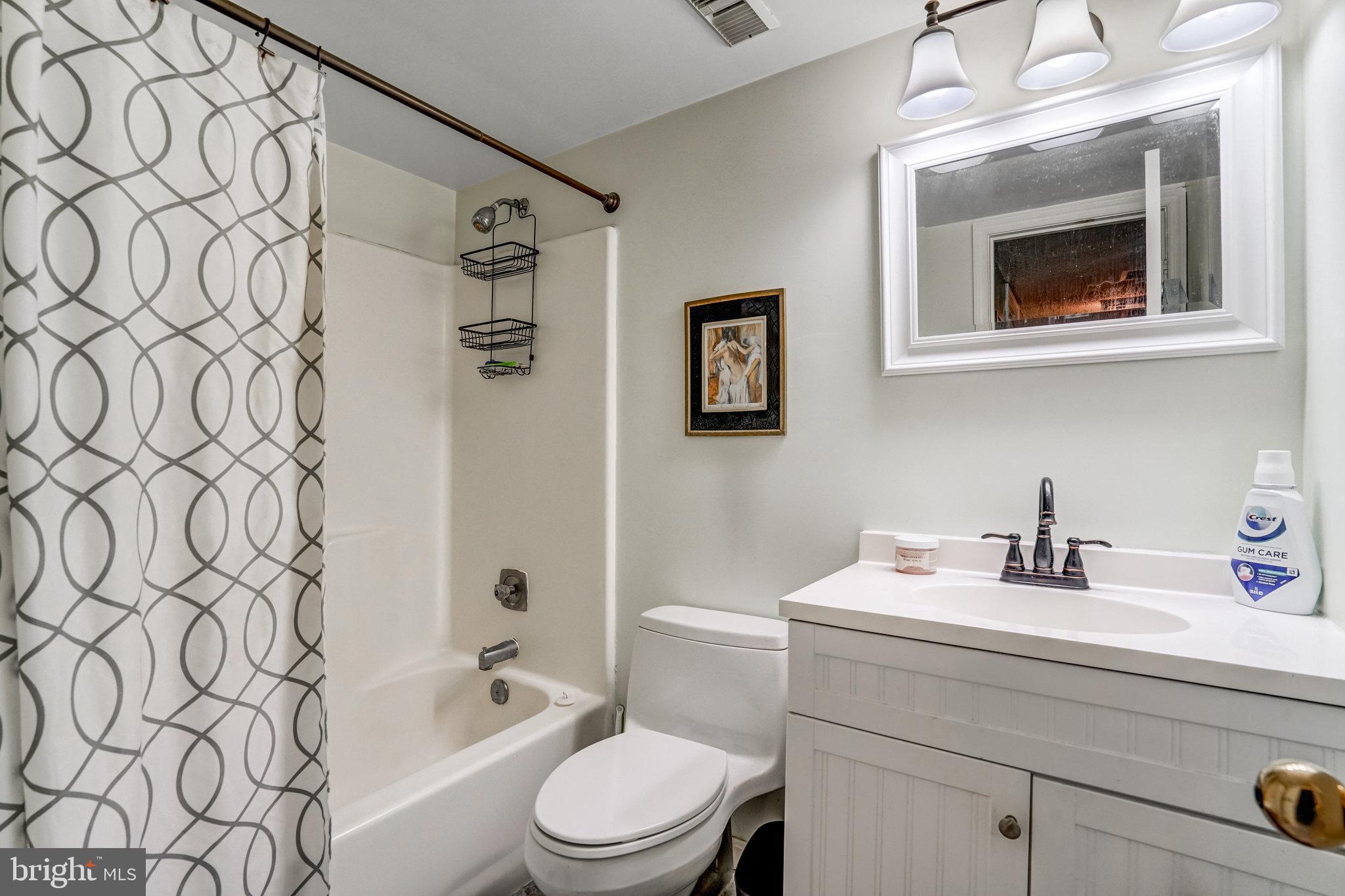 LAKESIDE PLAZA - Residential