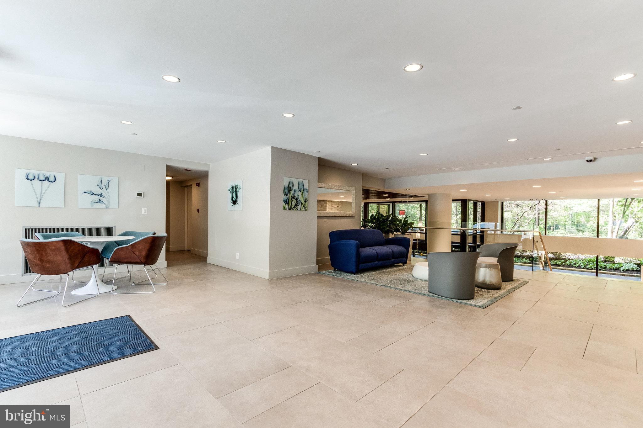 LAKESIDE PLAZA - Residential