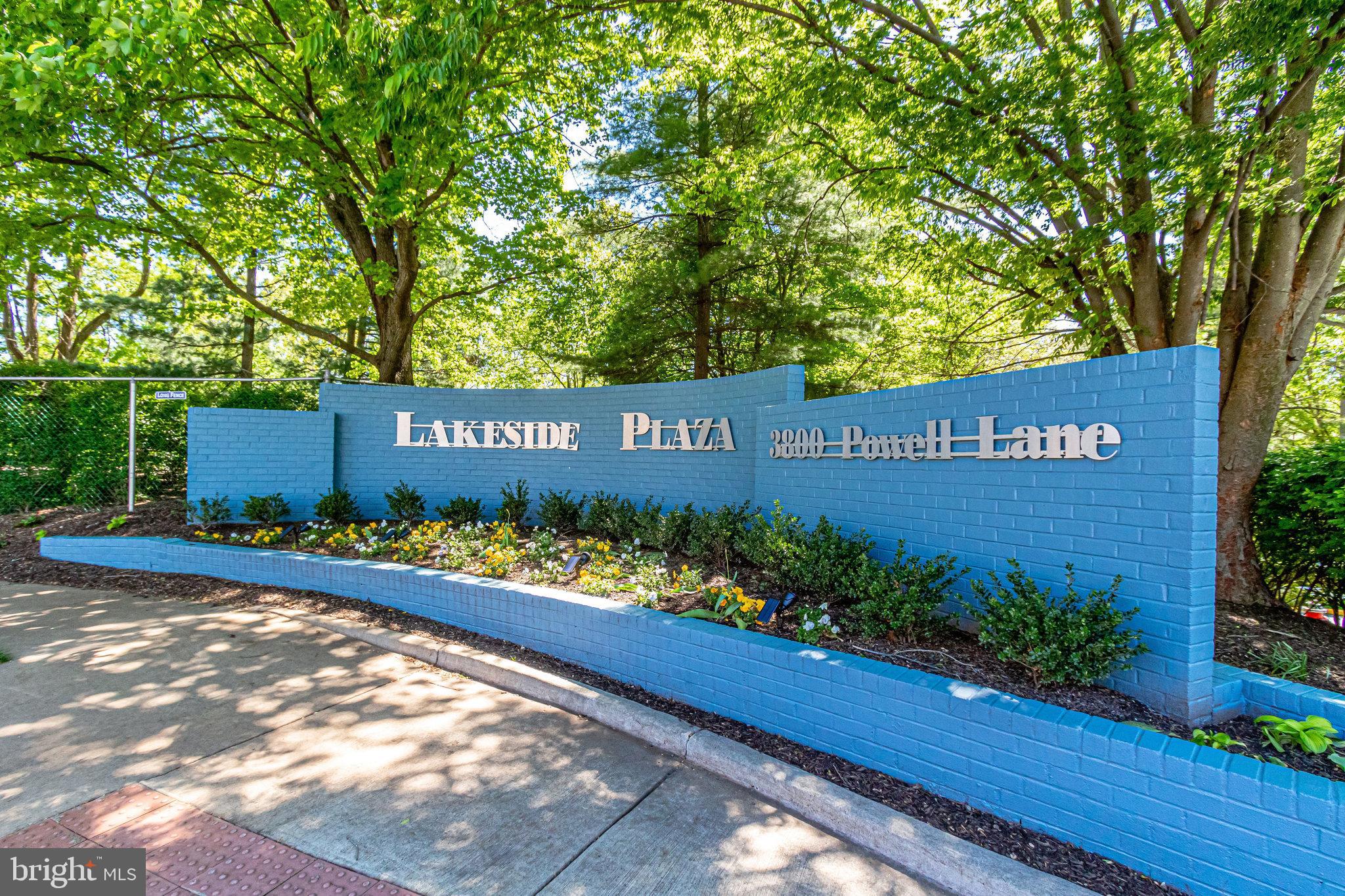 LAKESIDE PLAZA - Residential