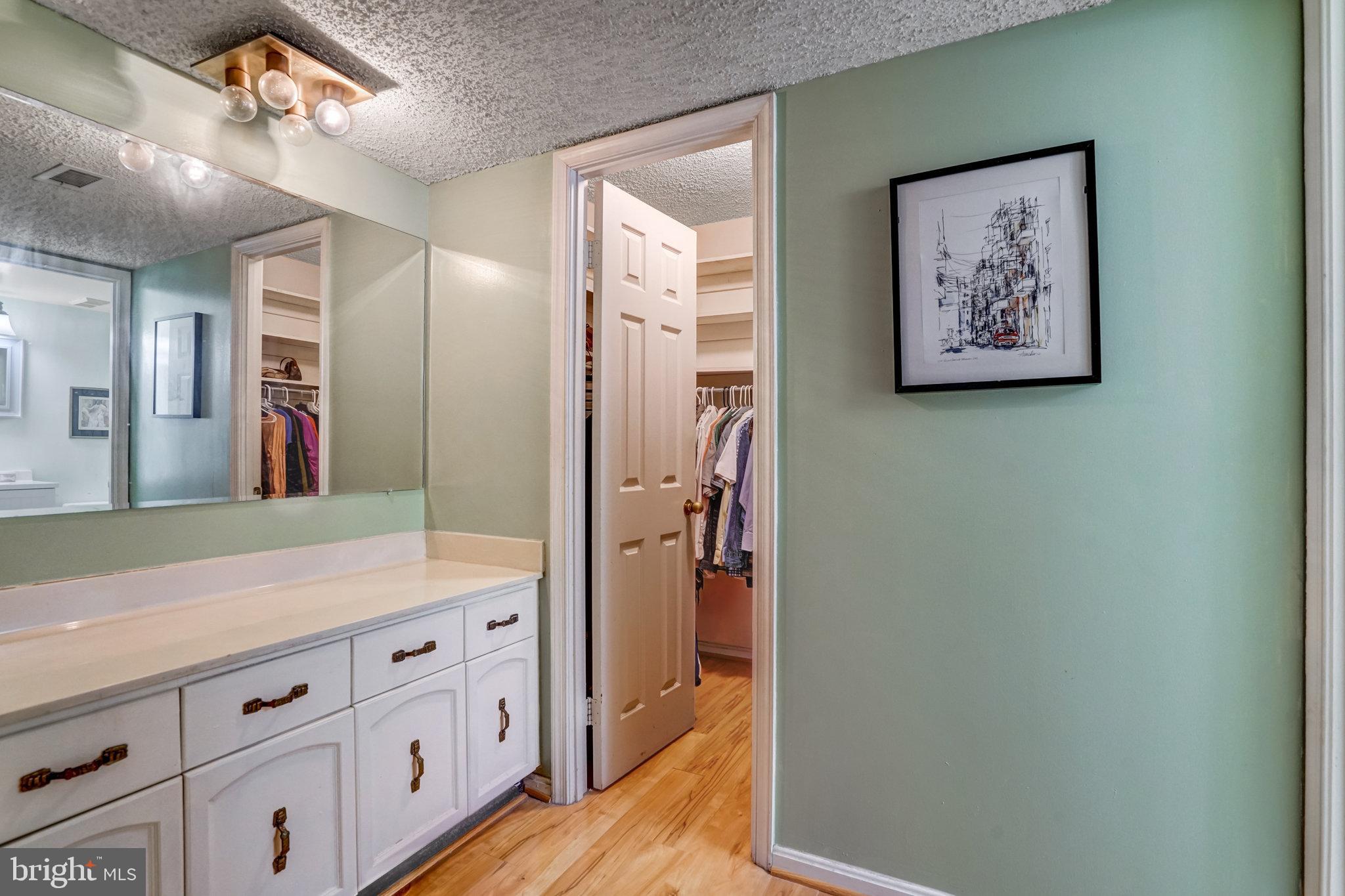 LAKESIDE PLAZA - Residential