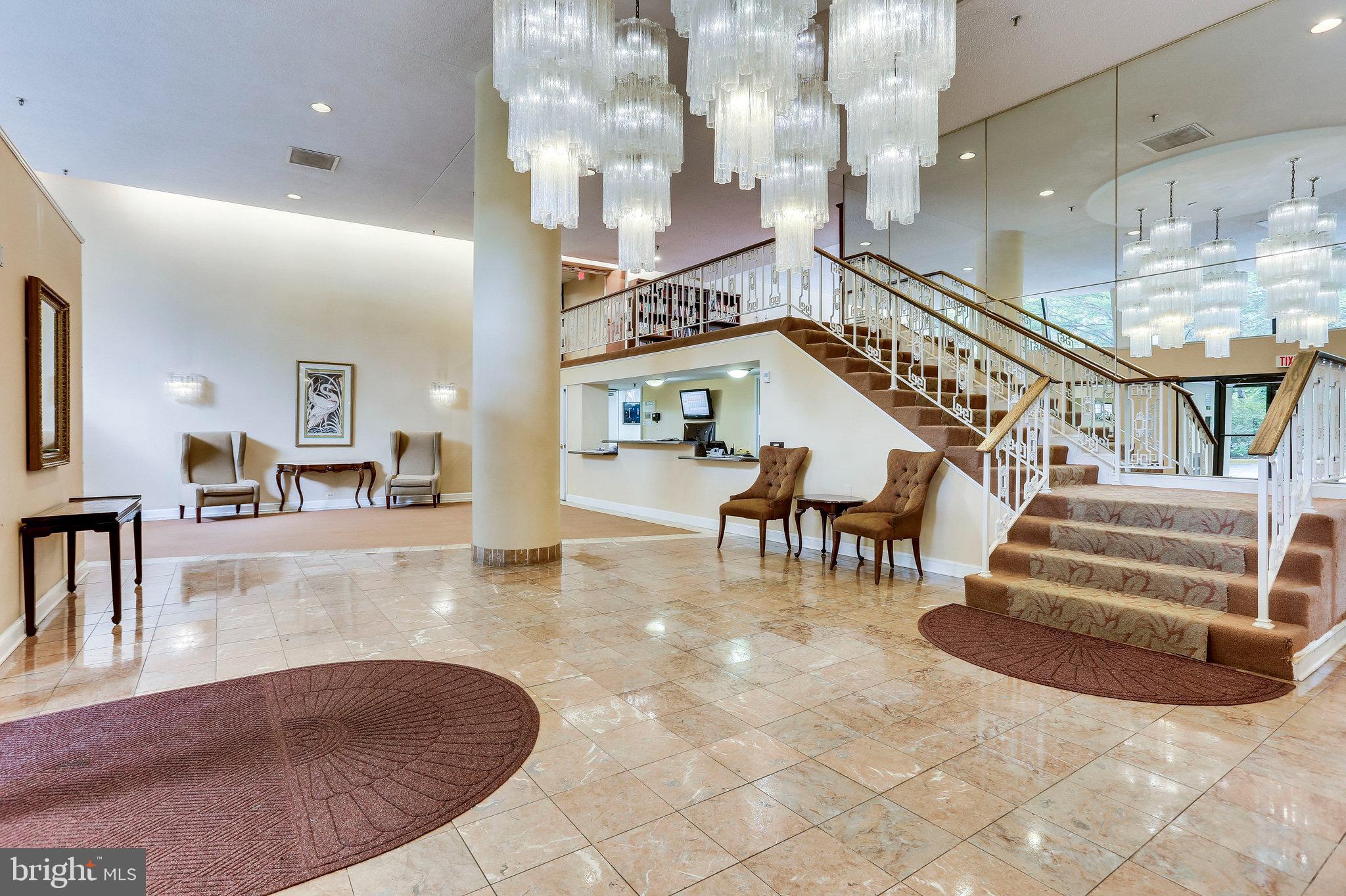 LAKESIDE PLAZA - Residential