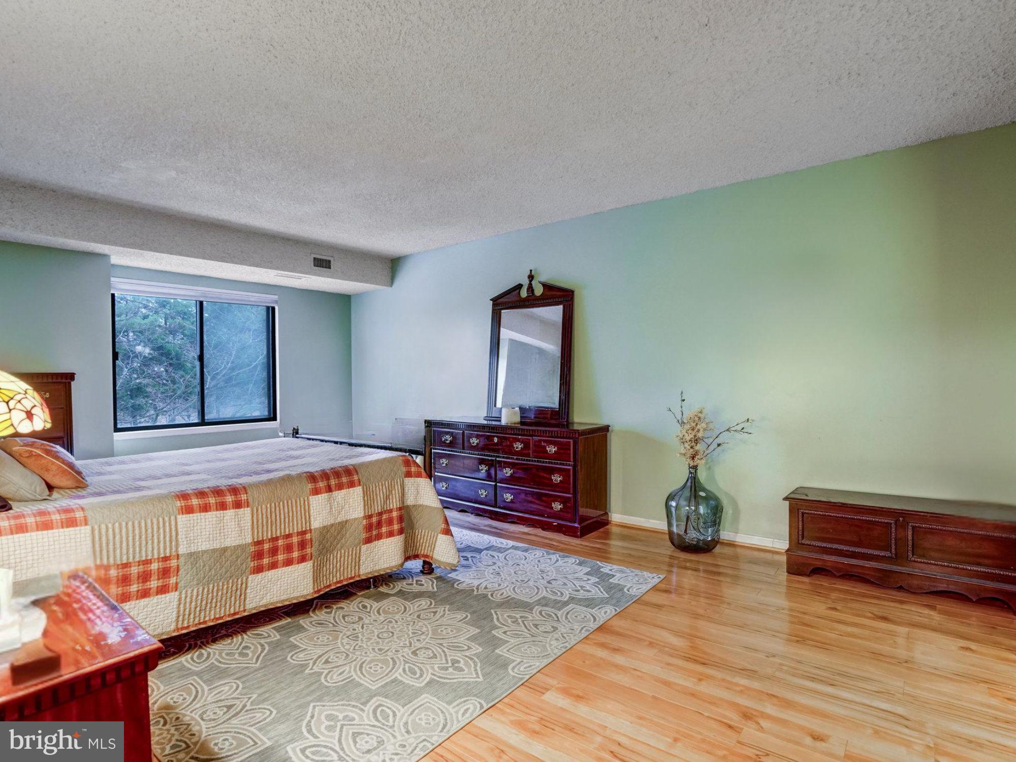 LAKESIDE PLAZA - Residential