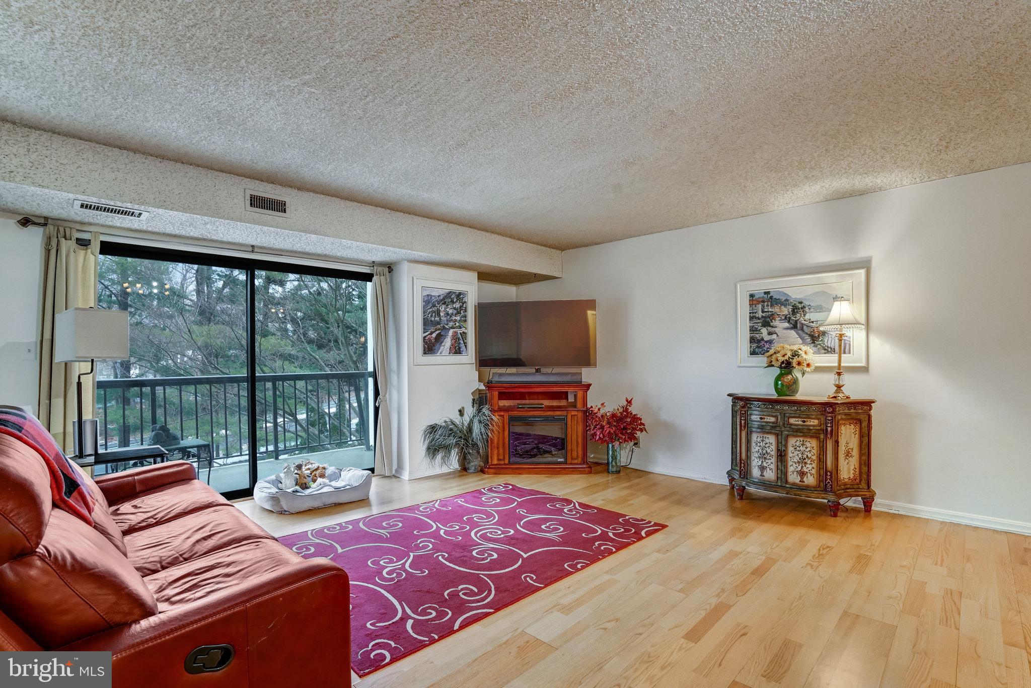 LAKESIDE PLAZA - Residential