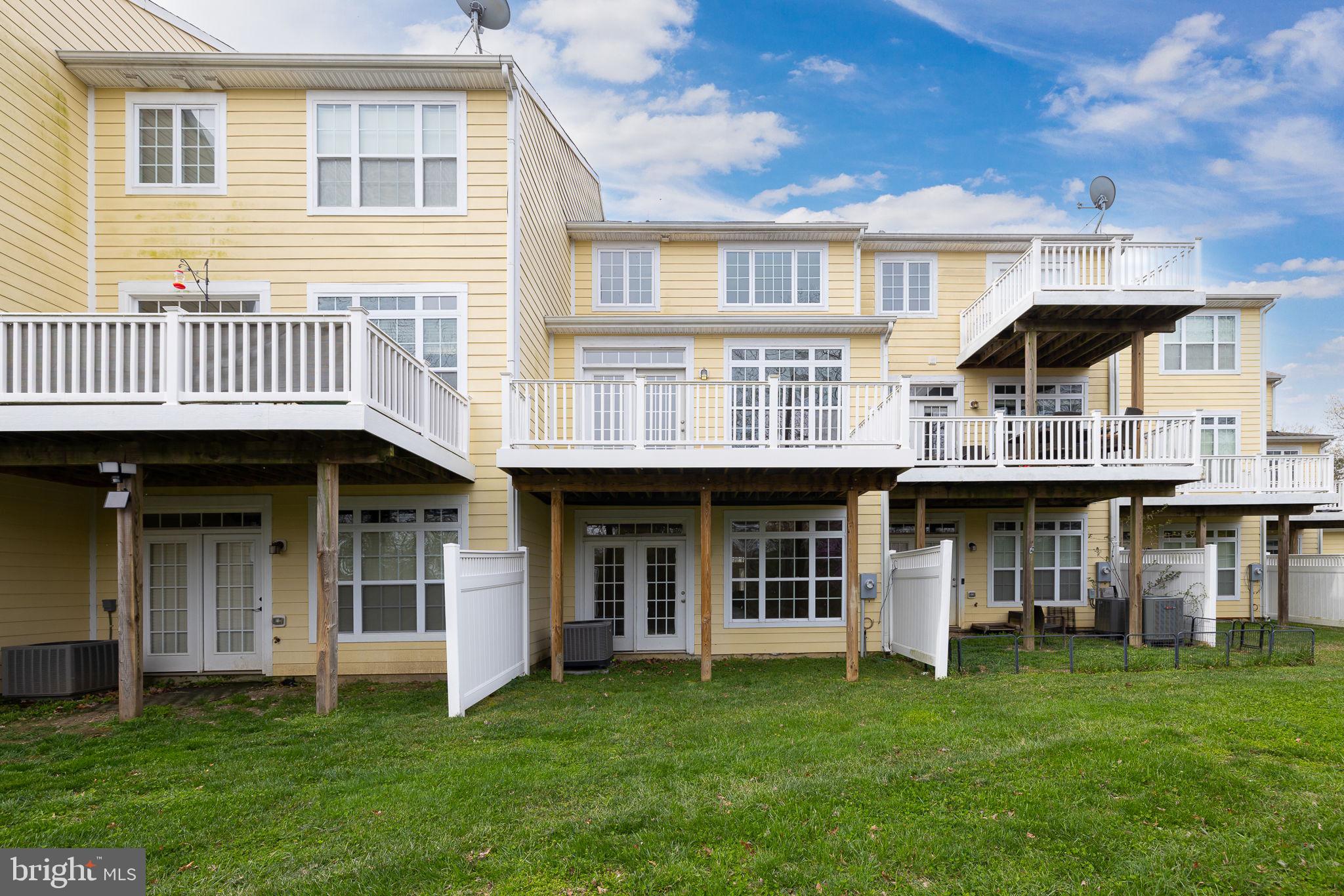 MONROE POINT TOWNHOUSES - Residential