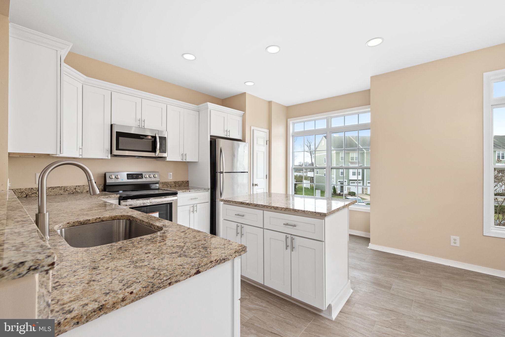 MONROE POINT TOWNHOUSES - Residential