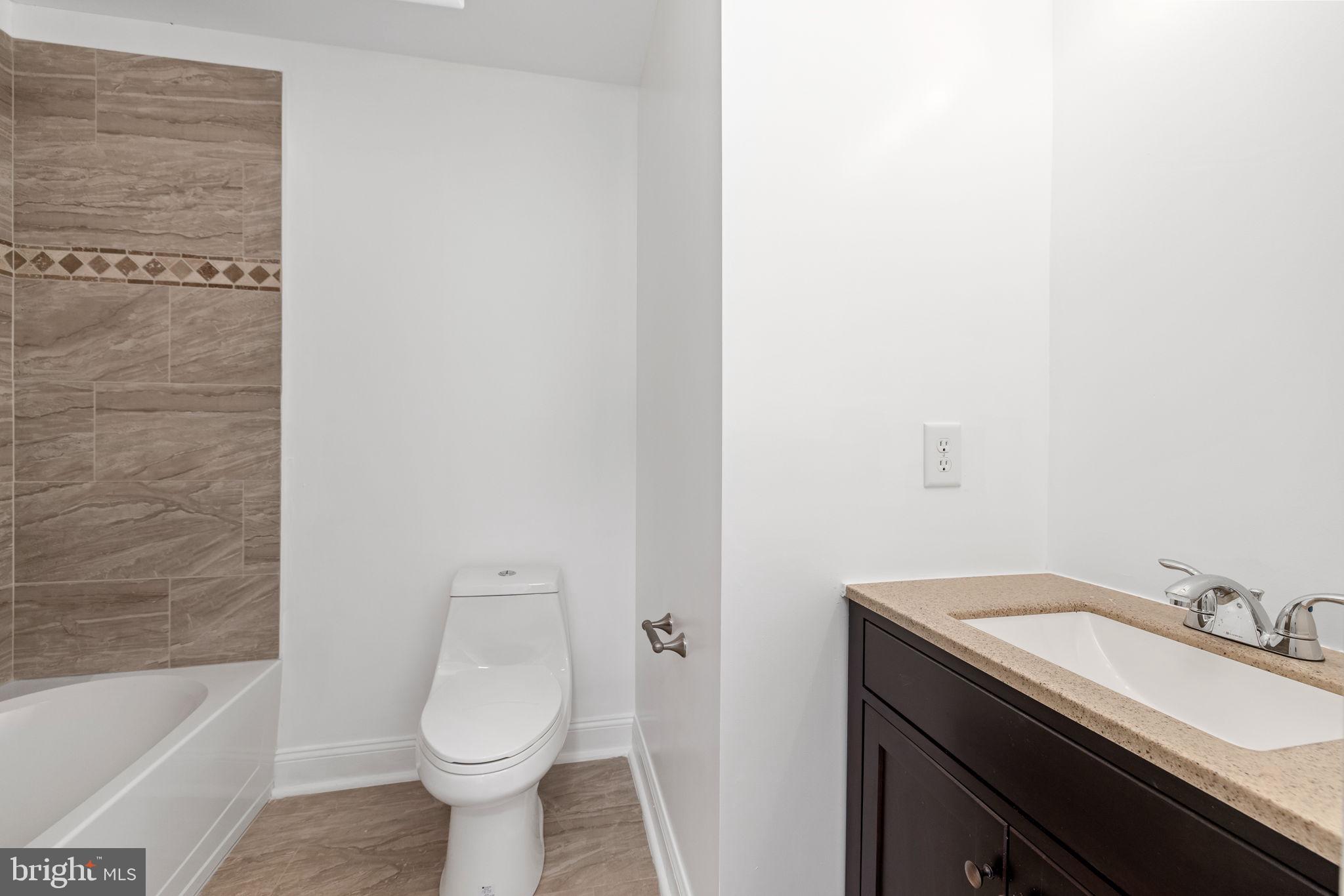 MONROE POINT TOWNHOUSES - Residential