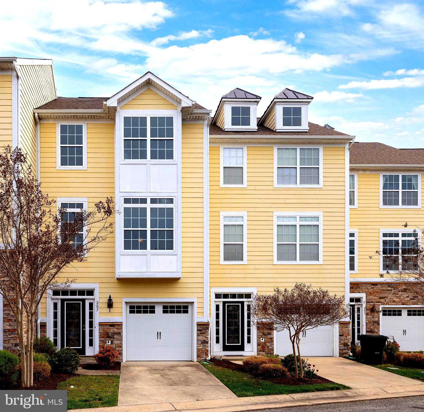 MONROE POINT TOWNHOUSES - Residential