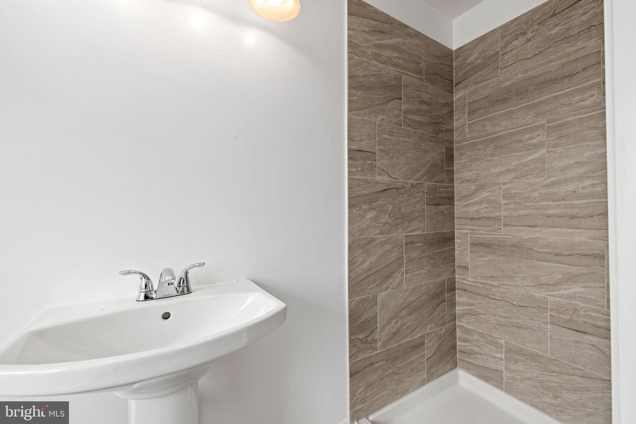 MONROE POINT TOWNHOUSES - Residential