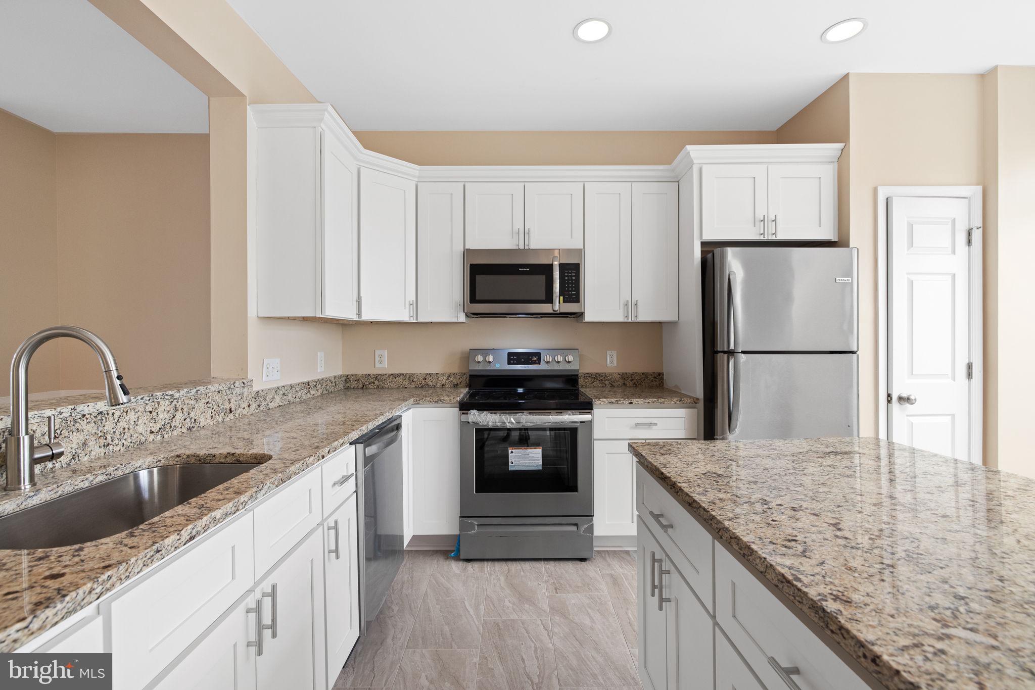 MONROE POINT TOWNHOUSES - Residential