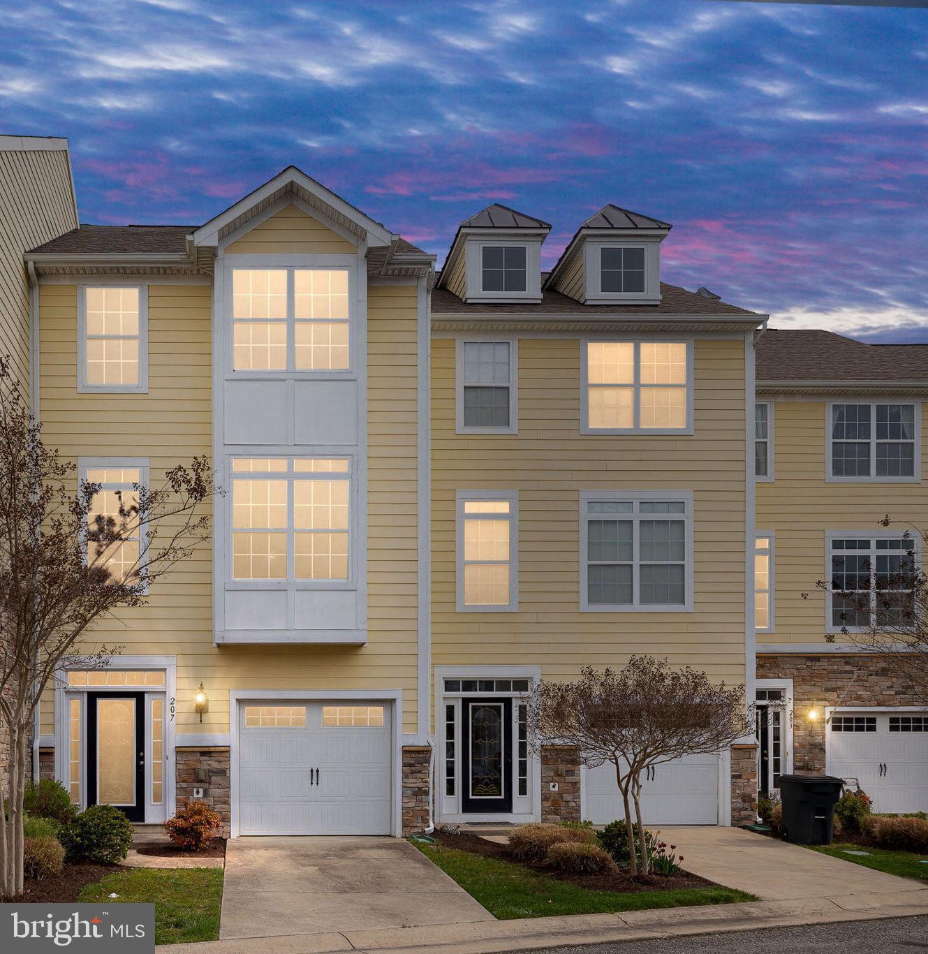 MONROE POINT TOWNHOUSES - Residential