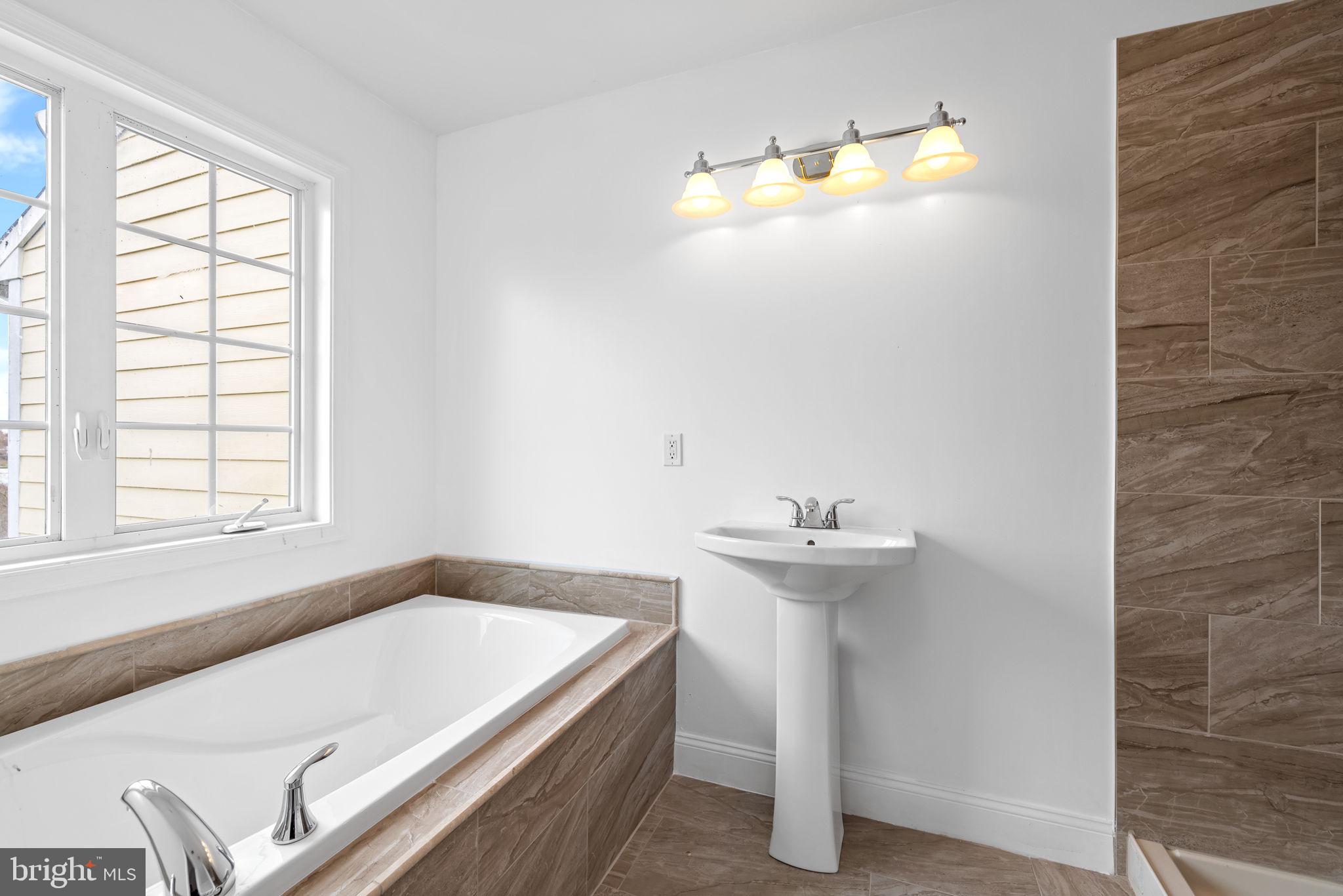 MONROE POINT TOWNHOUSES - Residential