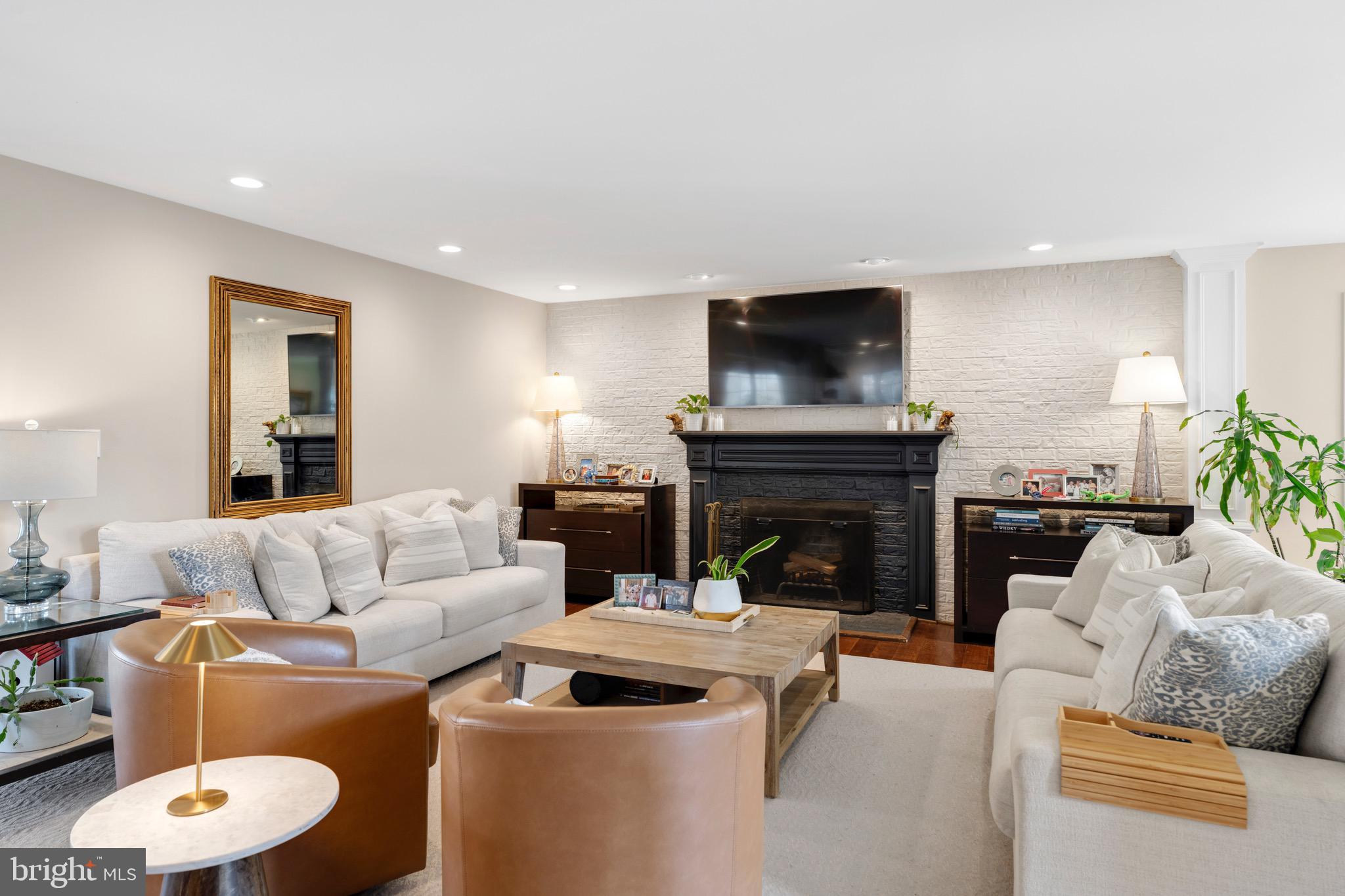 FIELDS OF FOUR CORNERS - Residential