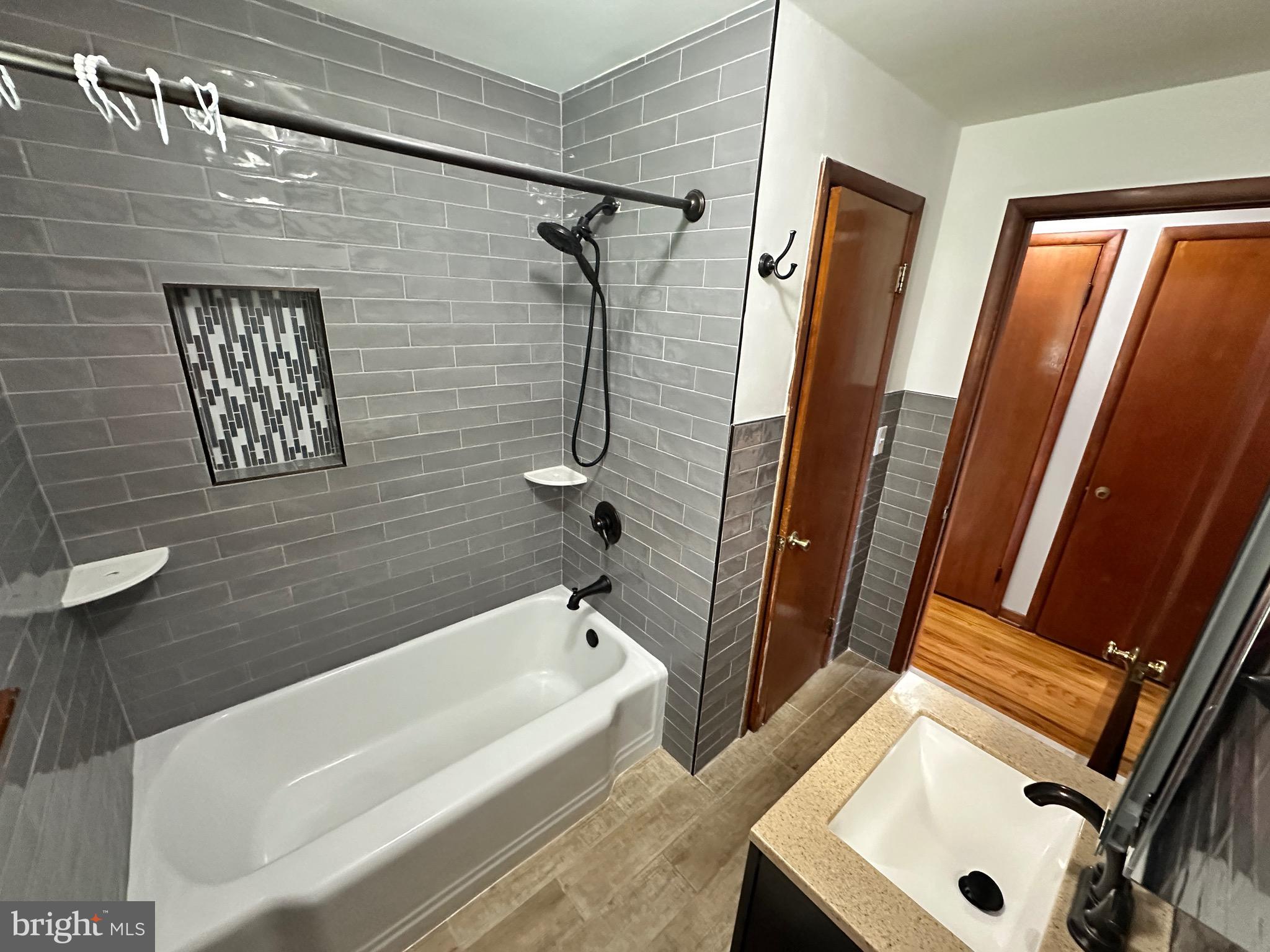 WASHINGTON HGTS - Residential Lease