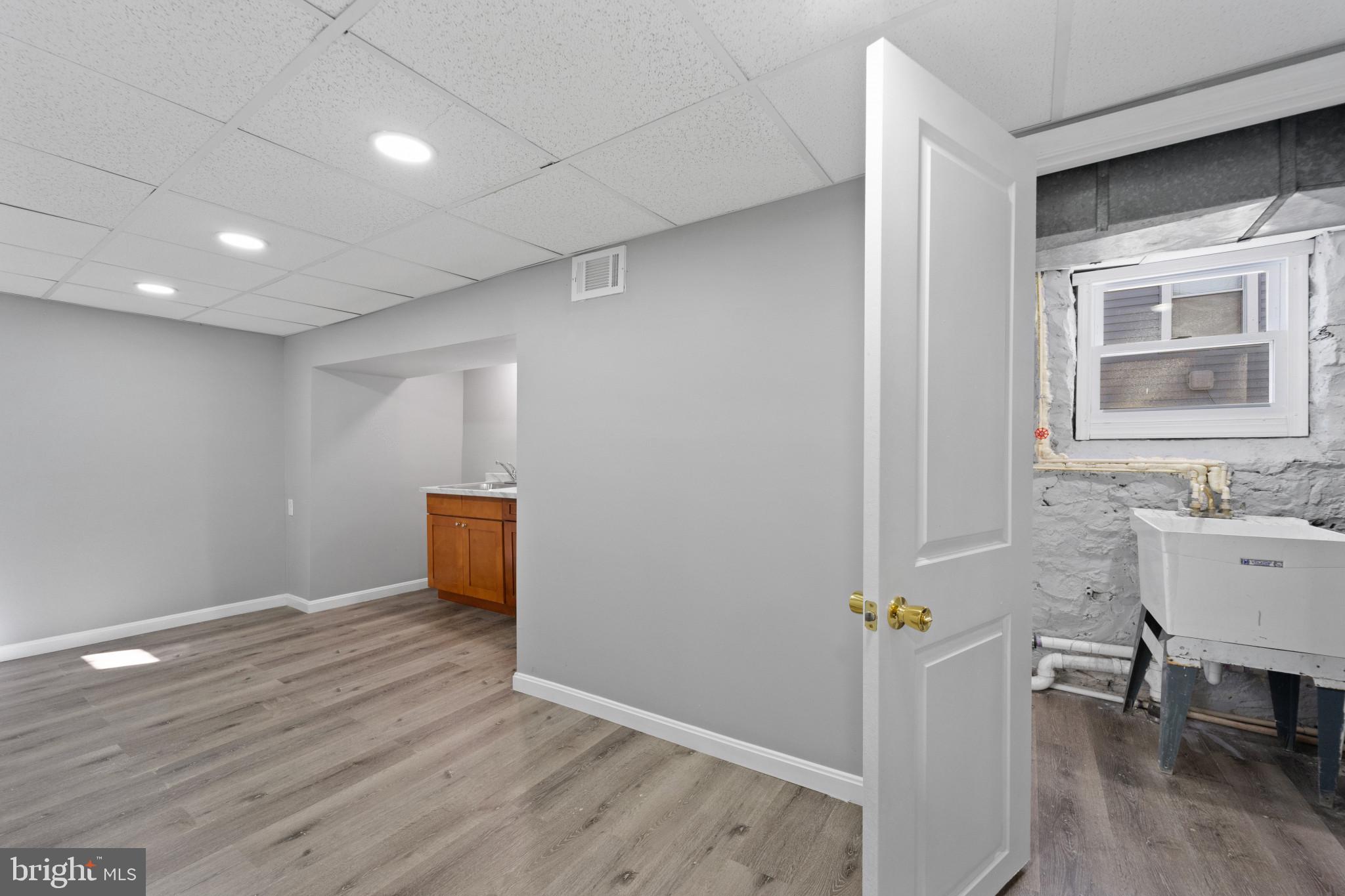 WINDSOR HILLS - Residential