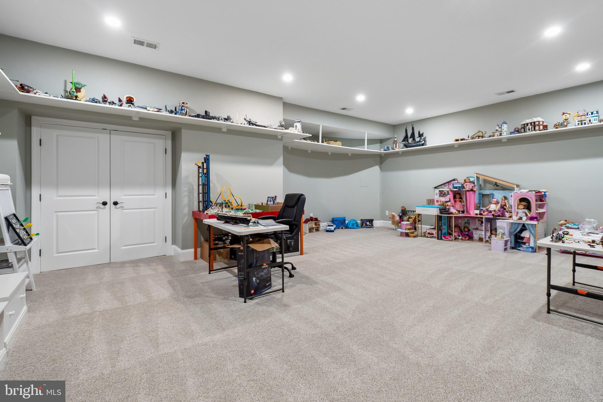 LEE'S CROSSING - Residential