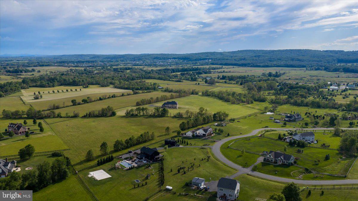 LEE'S CROSSING - Residential