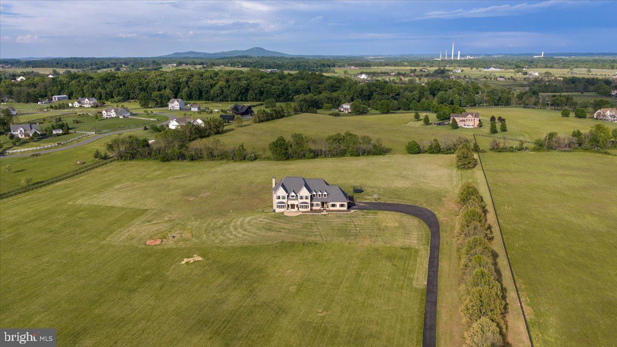 LEE'S CROSSING - Residential