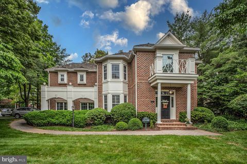 Photo of 1 Town Gate Court, BETHESDA, MD 20817 (MLS # MDMC2200460)