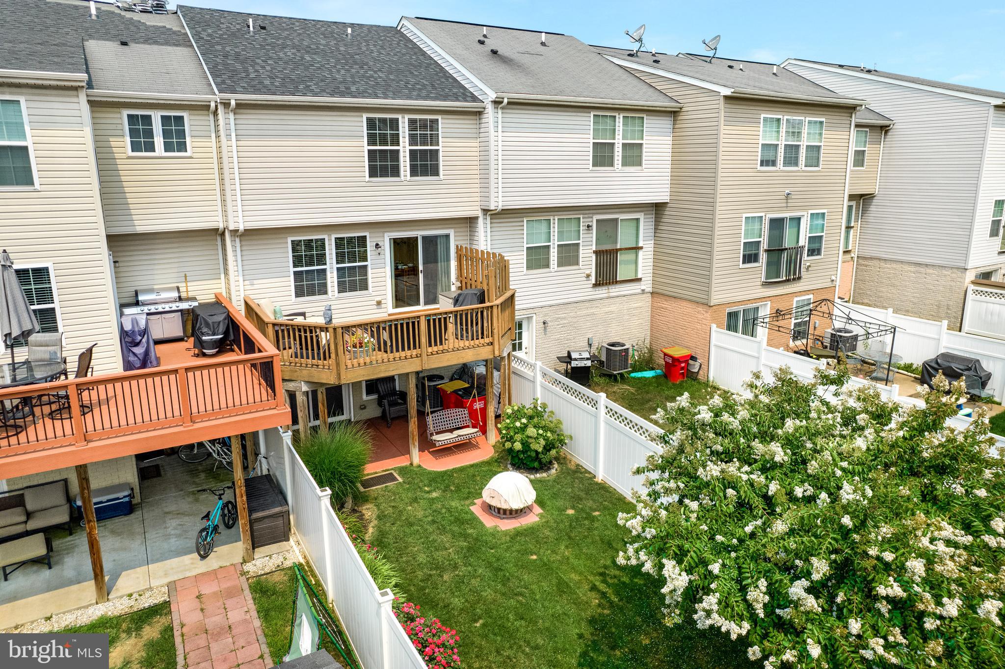 LAKELAND PLACE - Residential