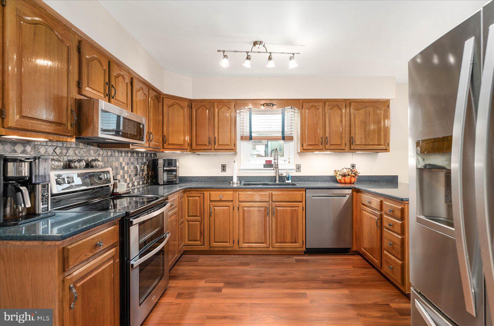 CROSS CREEK - Residential