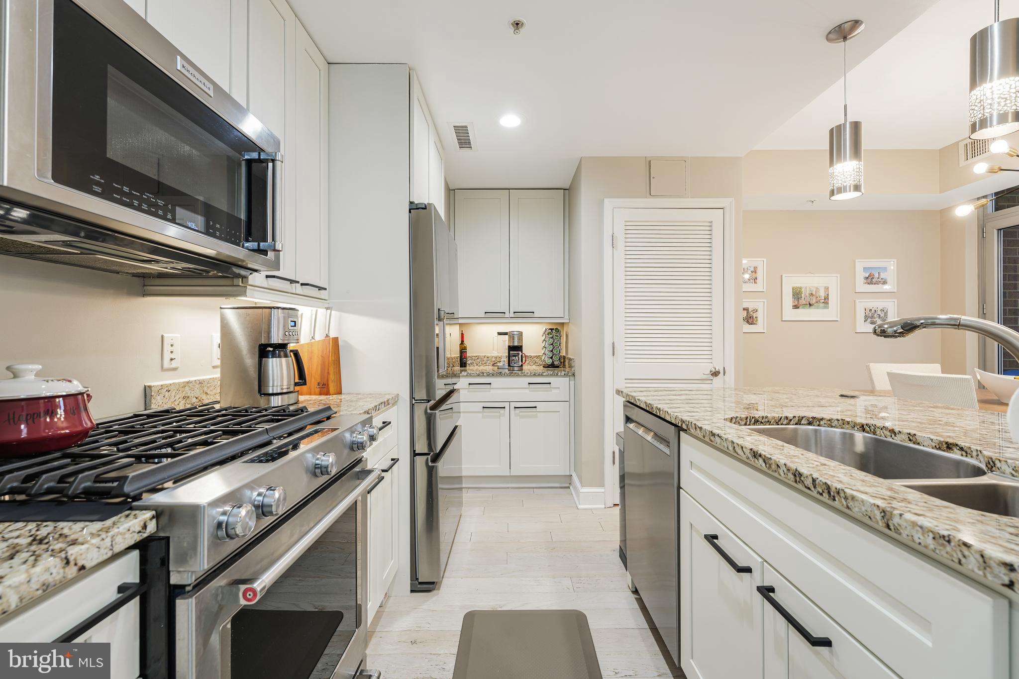 MIDTOWN AT RESTON TOWN CENTER - Residential