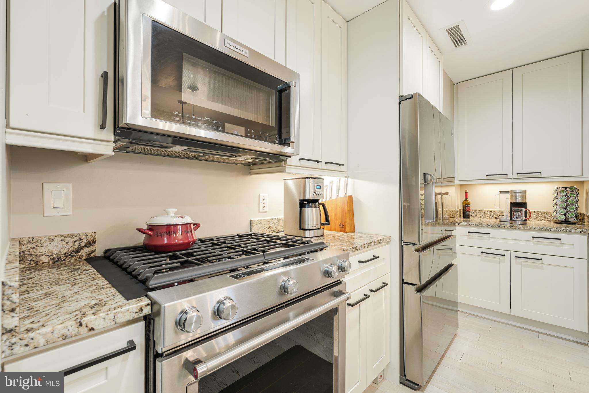 MIDTOWN AT RESTON TOWN CENTER - Residential